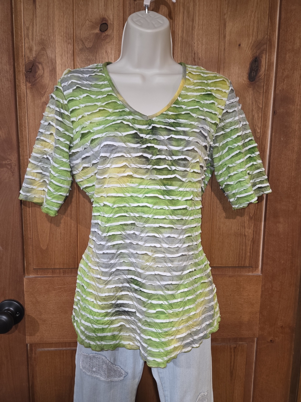 SNO SKINS Green Yellow Striped Textured V‑Neck Tee